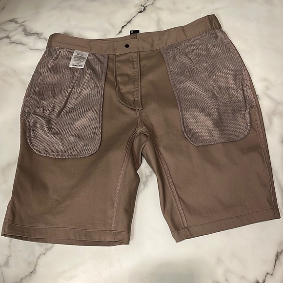 Mountain Hardware Men's Shorts - Picture 4 of 7